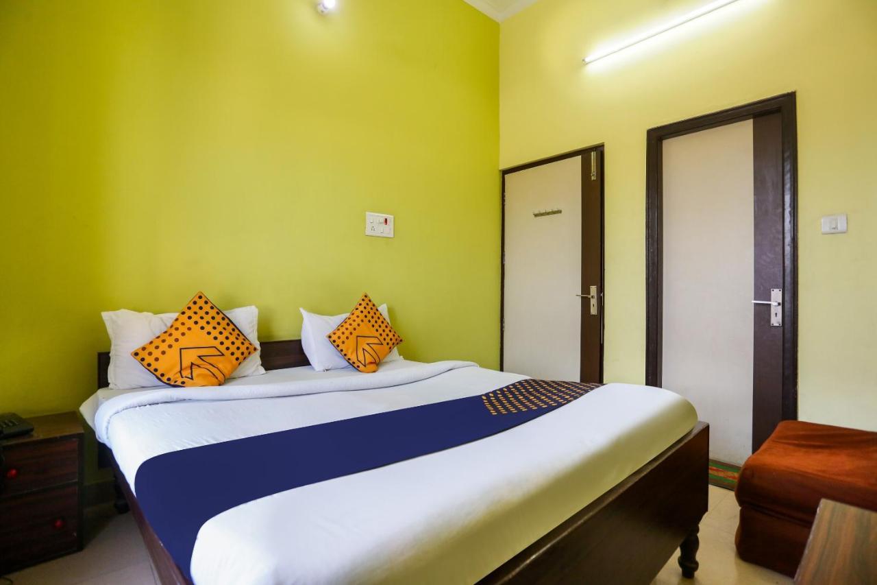 Spot On 72060 Hotel Kaushik Kakarmatha Buitenkant foto