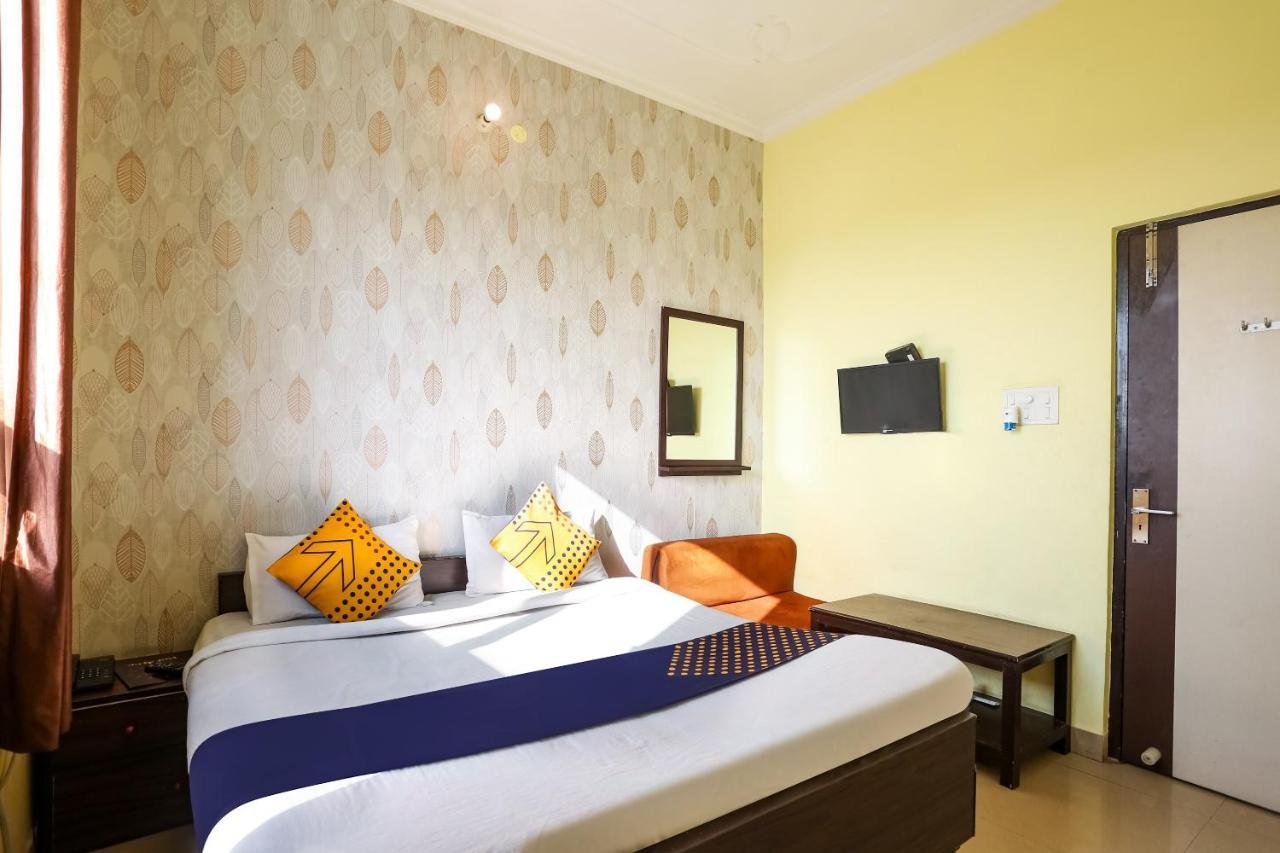 Spot On 72060 Hotel Kaushik Kakarmatha Buitenkant foto