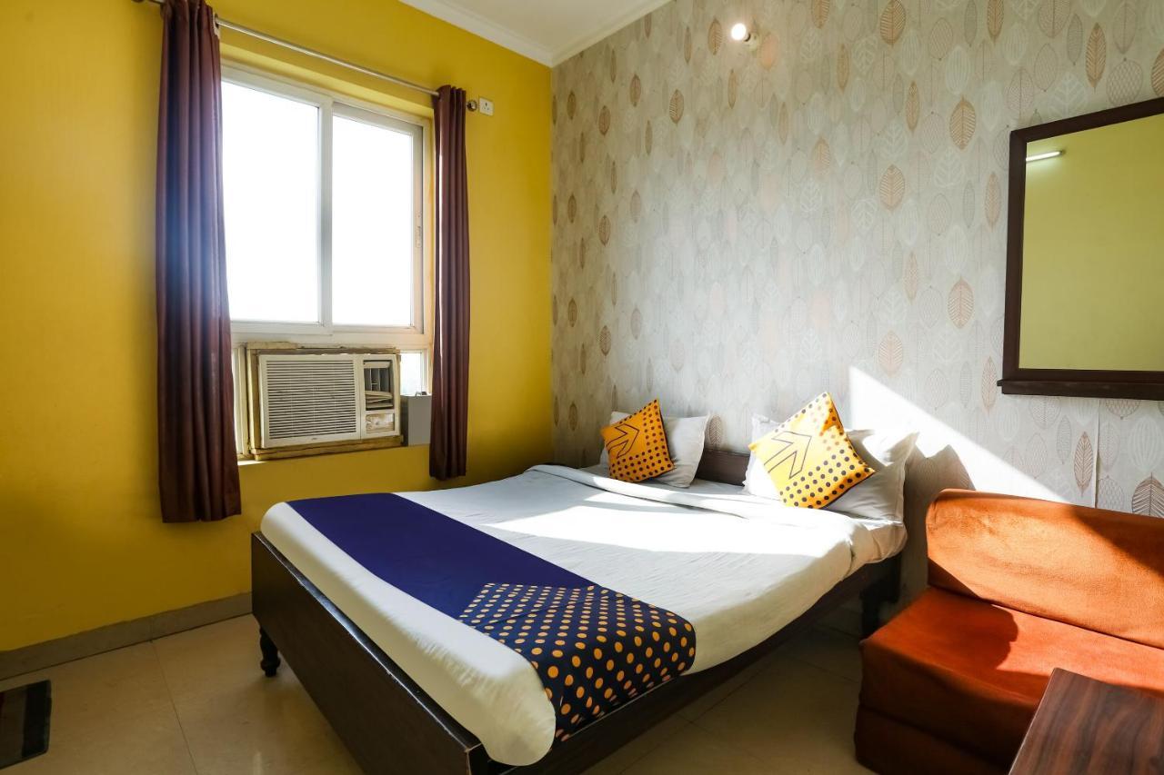 Spot On 72060 Hotel Kaushik Kakarmatha Buitenkant foto